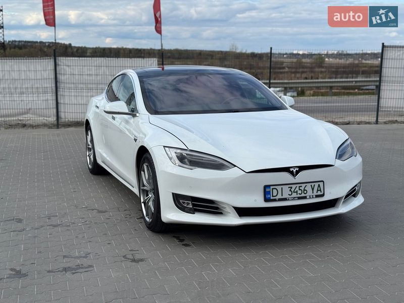 Лифтбек Tesla Model S 2016 в Буче