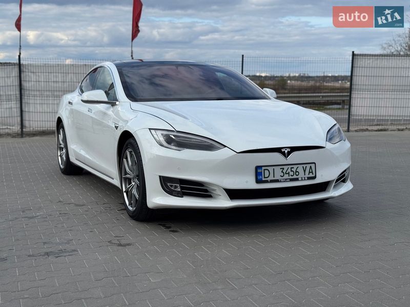 Лифтбек Tesla Model S 2016 в Буче