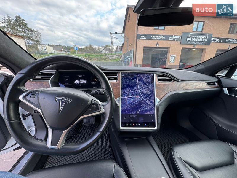 Лифтбек Tesla Model S 2016 в Буче