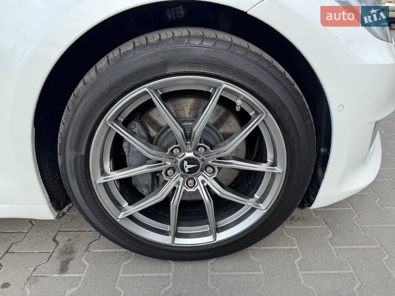 Лифтбек Tesla Model S 2016 в Буче