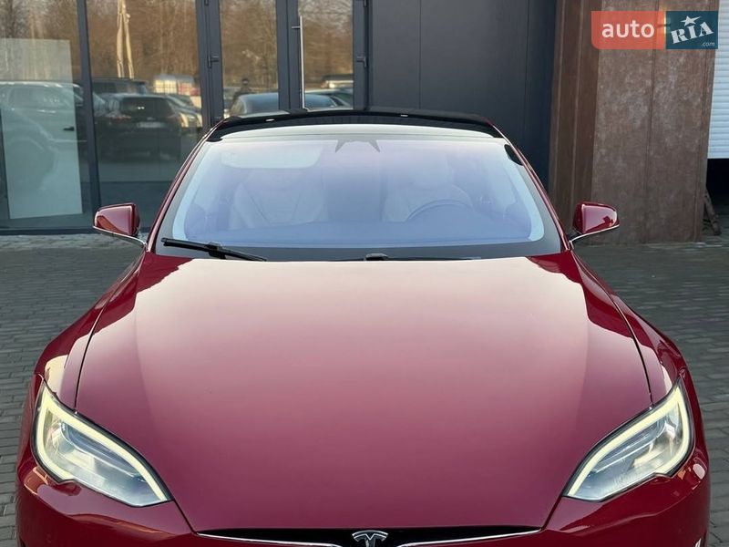 Лифтбек Tesla Model S 2017 в Львове