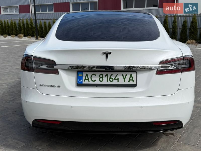 Лифтбек Tesla Model S 2017 в Луцке