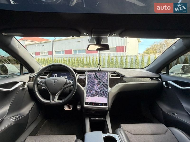 Лифтбек Tesla Model S 2017 в Луцке