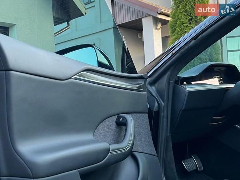 Лифтбек Tesla Model S 2023 в Киеве