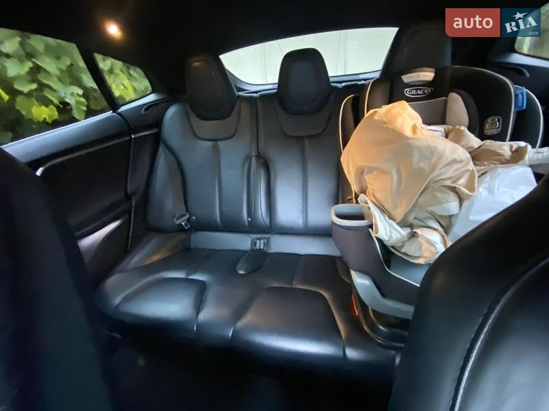 Ліфтбек Tesla Model S 2016 в Львові фото 3 Ліфтбек Tesla Model S 2016 в Львові