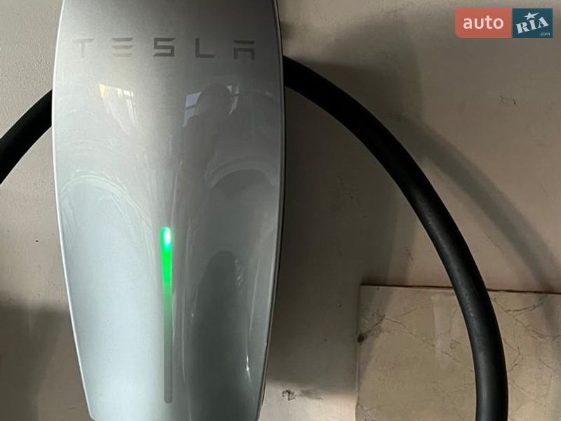 Лифтбек Tesla Model S 2023 в Киеве