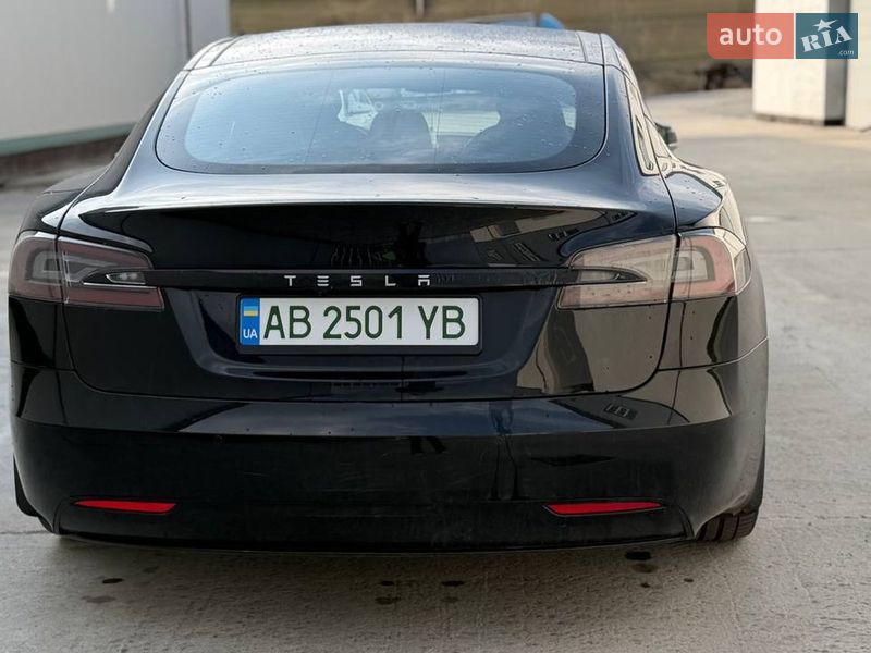 Ліфтбек Tesla Model S 2017 в Вінниці
