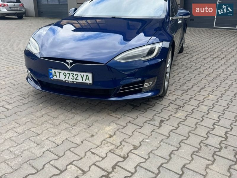 Ліфтбек Tesla Model S 2017 в Івано-Франківську