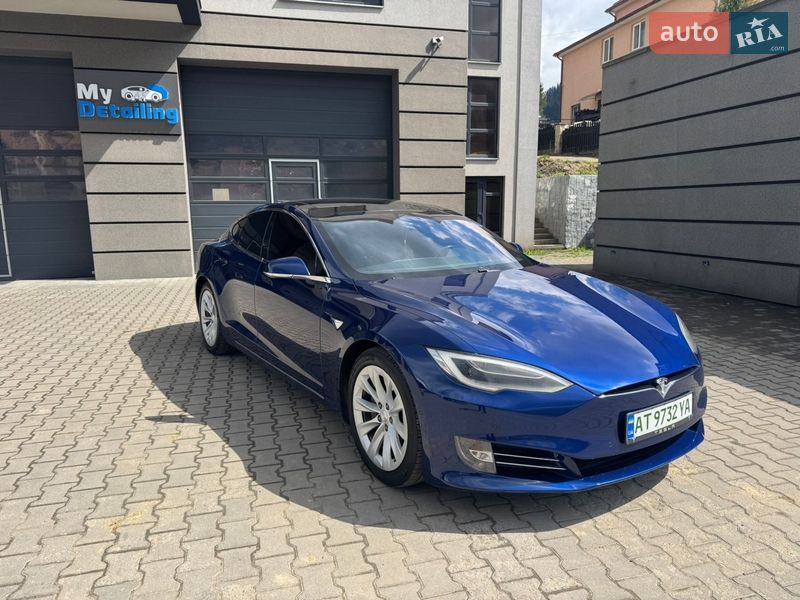 Ліфтбек Tesla Model S 2017 в Івано-Франківську