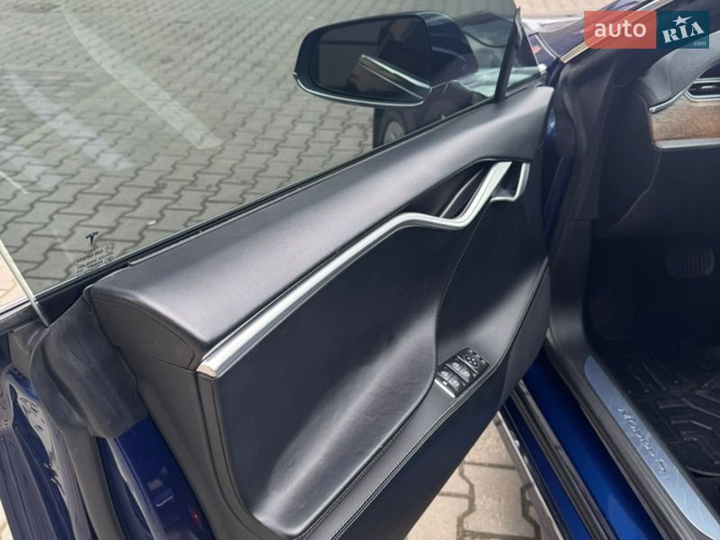 Ліфтбек Tesla Model S 2017 в Івано-Франківську