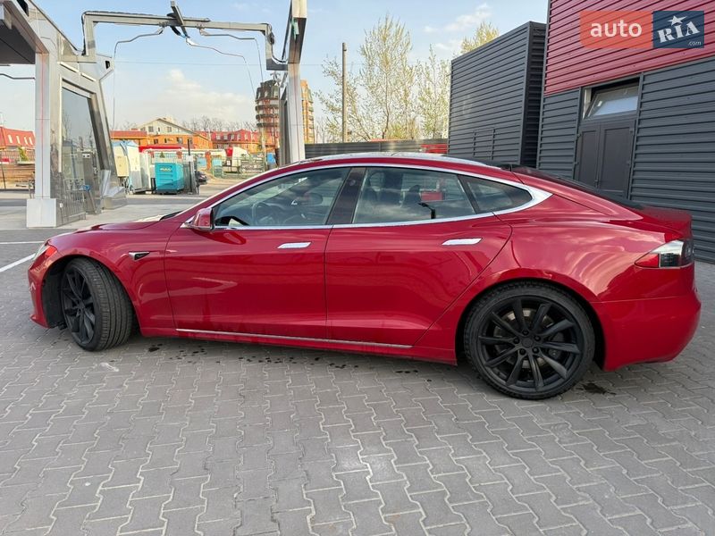 Лифтбек Tesla Model S 2018 в Киеве