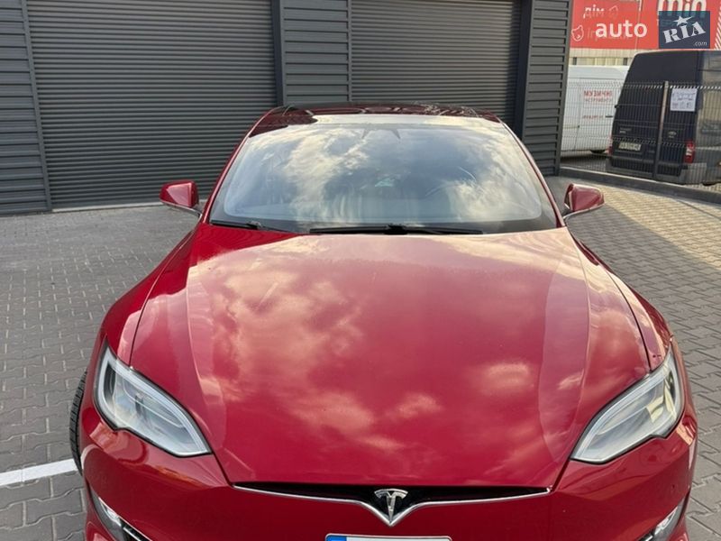 Лифтбек Tesla Model S 2018 в Киеве