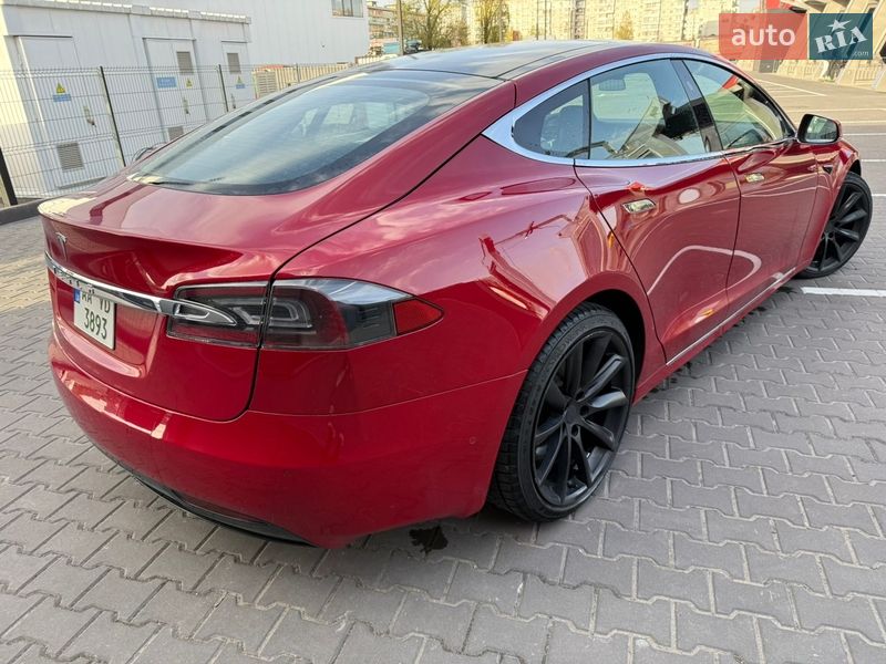 Лифтбек Tesla Model S 2018 в Киеве