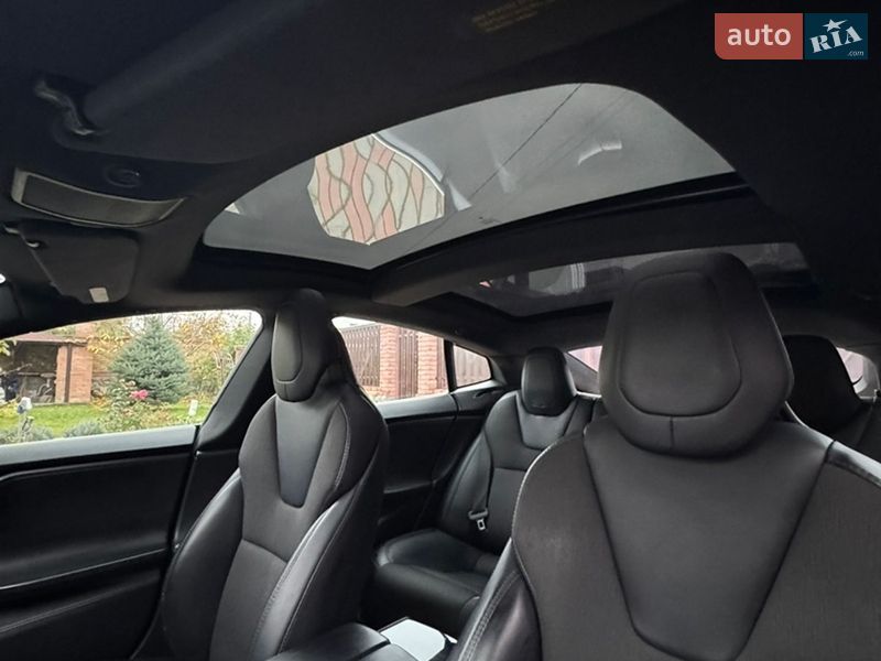 Лифтбек Tesla Model S 2018 в Киеве