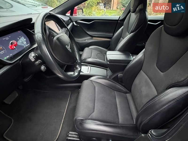 Лифтбек Tesla Model S 2018 в Киеве