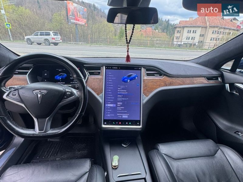 Ліфтбек Tesla Model S 2017 в Івано-Франківську
