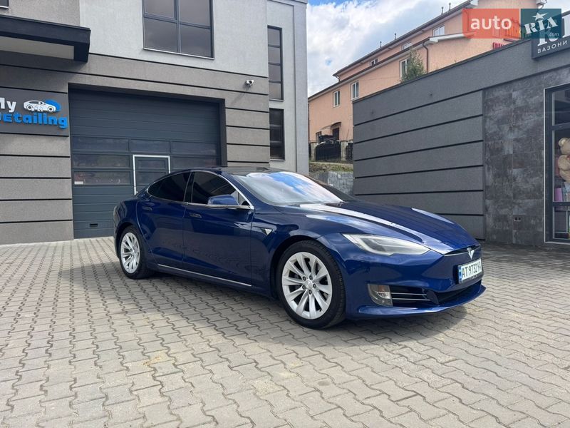 Ліфтбек Tesla Model S 2017 в Івано-Франківську