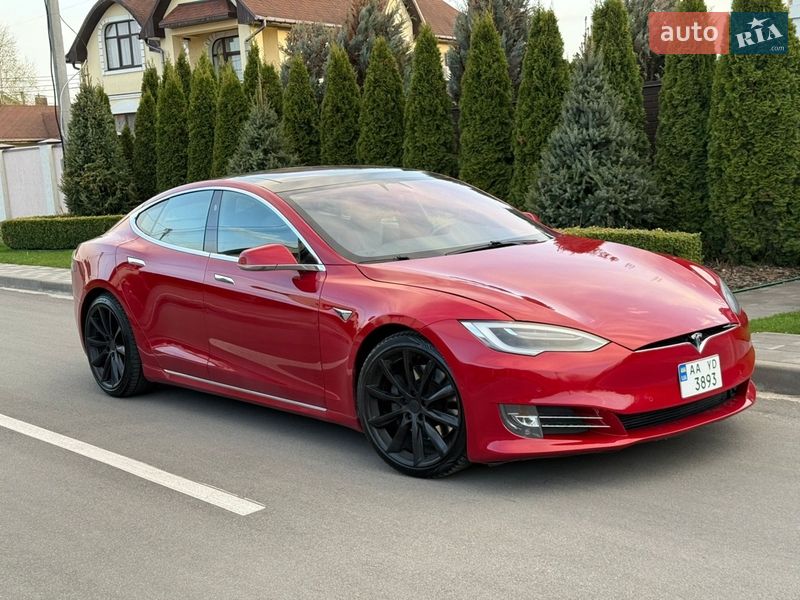Лифтбек Tesla Model S 2018 в Киеве