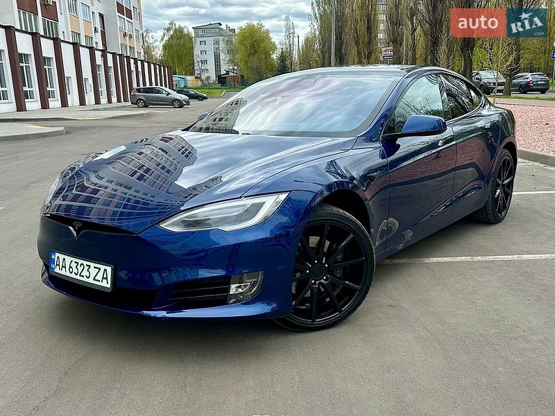 Ліфтбек Tesla Model S 2017 в Києві