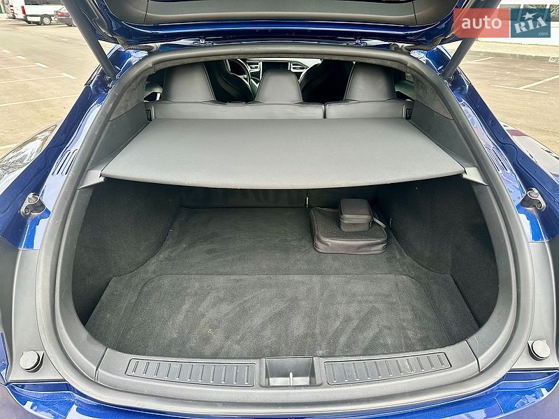Ліфтбек Tesla Model S 2017 в Києві