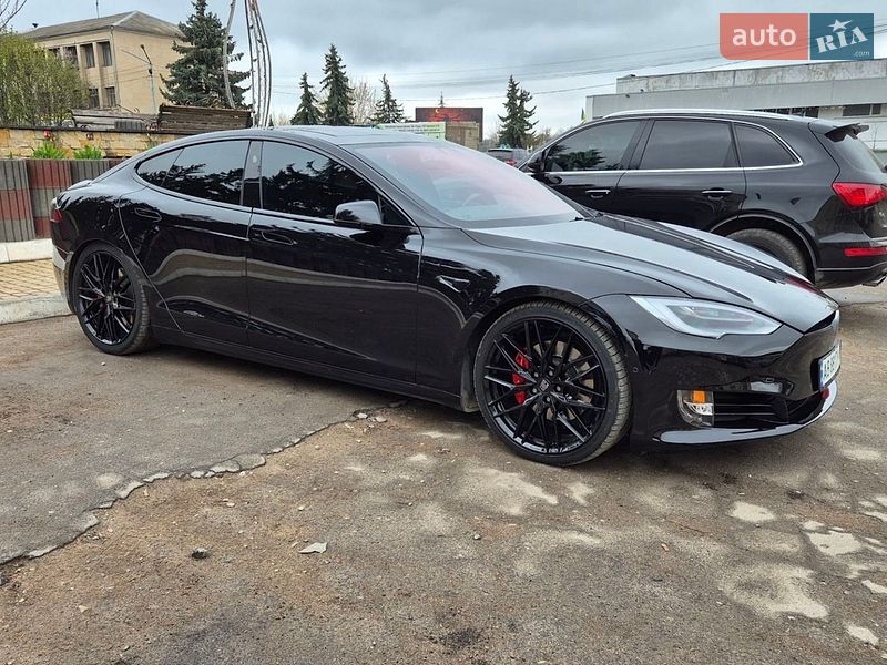 Tesla Model S 2018