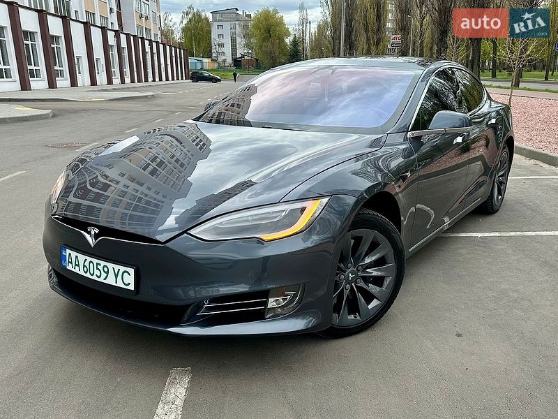 Ліфтбек Tesla Model S 2017 в Києві
