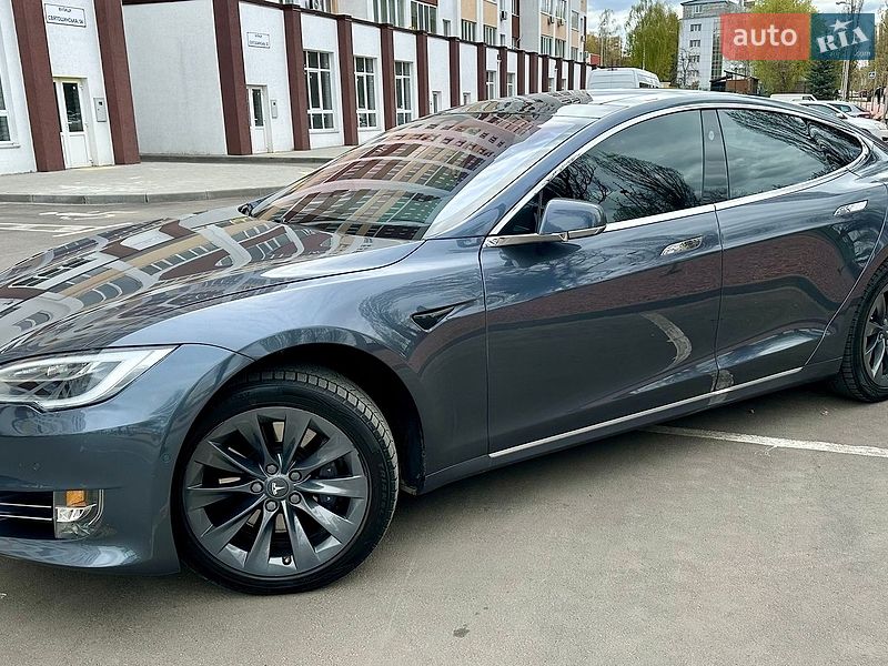 Ліфтбек Tesla Model S 2017 в Києві