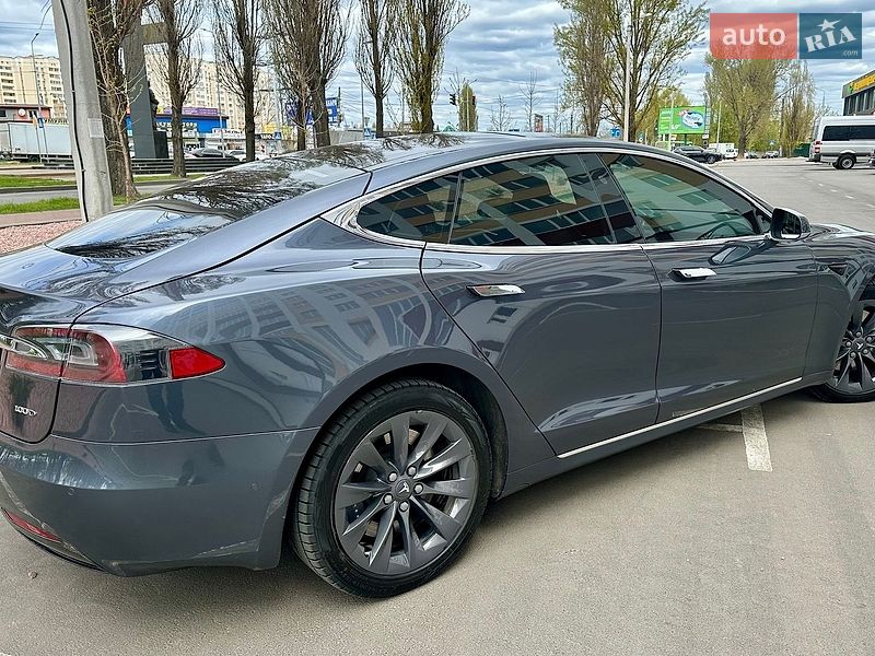 Ліфтбек Tesla Model S 2017 в Києві