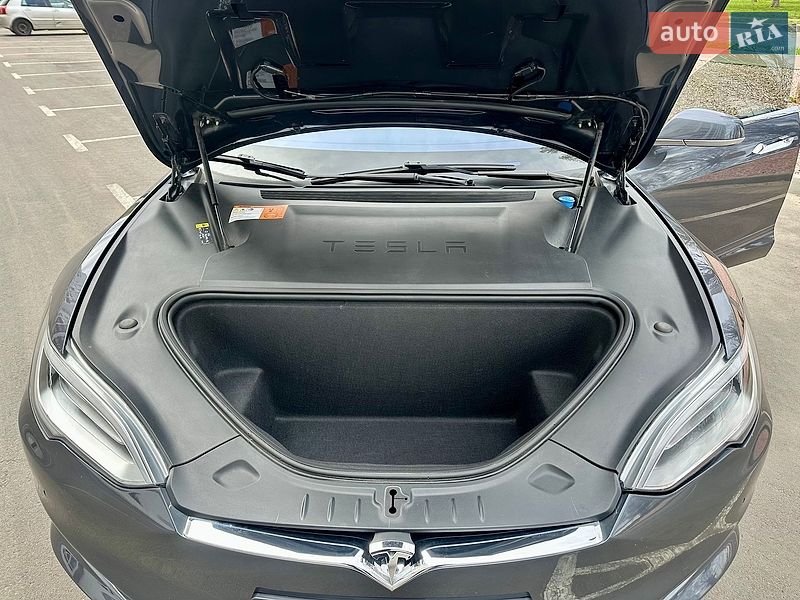 Ліфтбек Tesla Model S 2017 в Києві