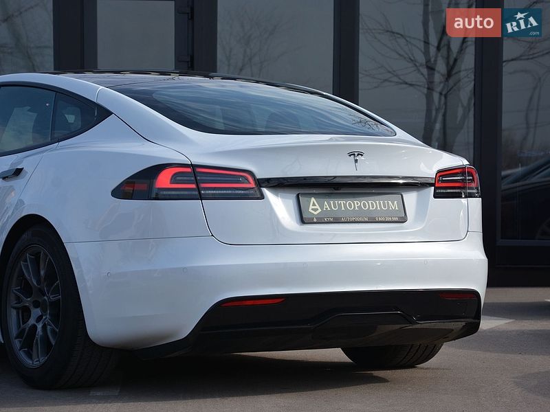 Лифтбек Tesla Model S 2022 в Киеве