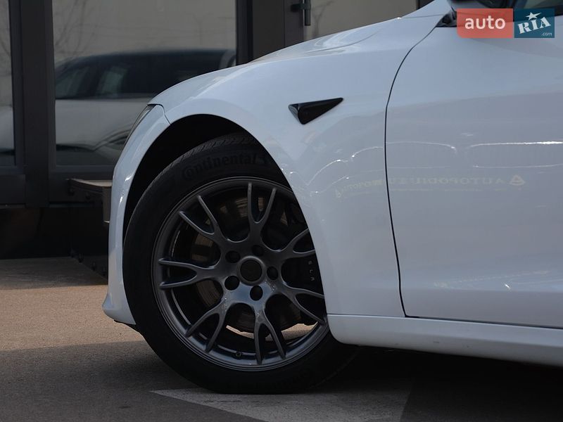 Лифтбек Tesla Model S 2022 в Киеве