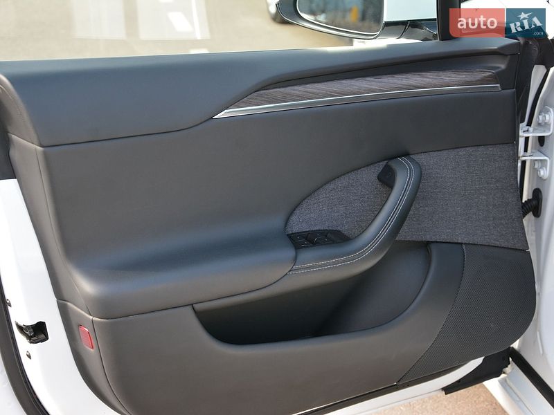 Лифтбек Tesla Model S 2022 в Киеве
