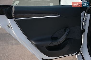 Лифтбек Tesla Model S 2022 в Киеве