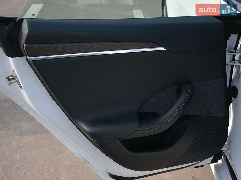 Лифтбек Tesla Model S 2022 в Киеве