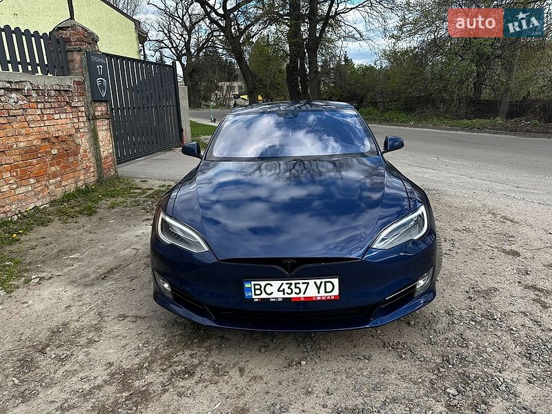 Ліфтбек Tesla Model S 2016 в Львові
