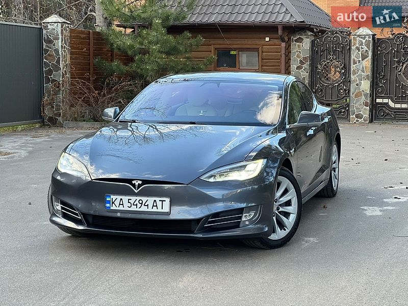 Лифтбек Tesla Model S 2018 в Киеве