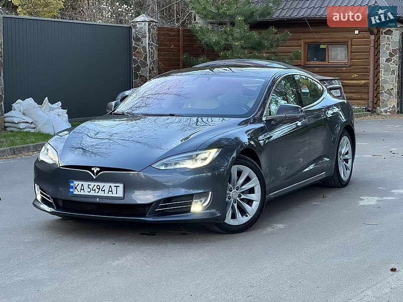 Лифтбек Tesla Model S 2018 в Киеве