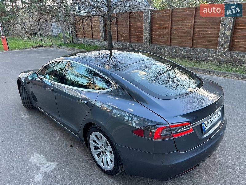 Лифтбек Tesla Model S 2018 в Киеве