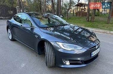 Лифтбек Tesla Model S 2018 в Киеве