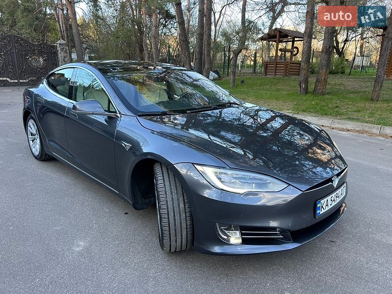 Лифтбек Tesla Model S 2018 в Киеве
