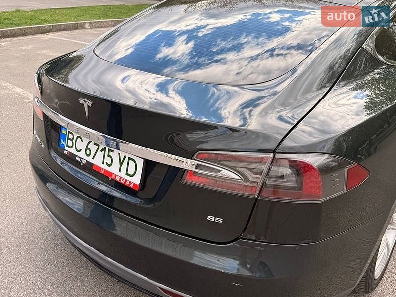 Лифтбек Tesla Model S 2012 в Львове