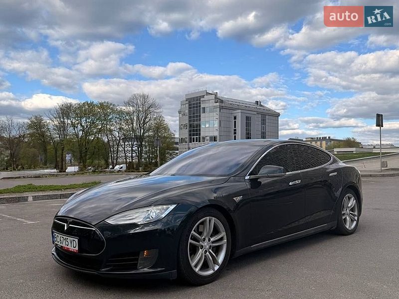 Tesla Model S 2012