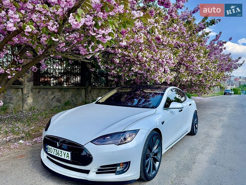 Tesla Model S 2015
