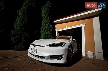Ліфтбек Tesla Model S 2017 в Києві