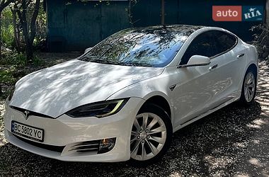 Лифтбек Tesla Model S 2018 в Львове