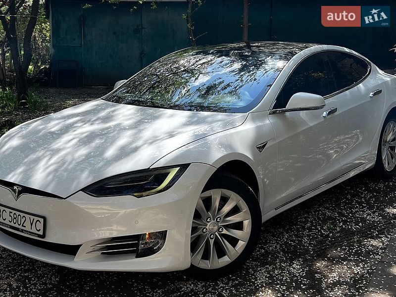 Tesla Model S 2018
