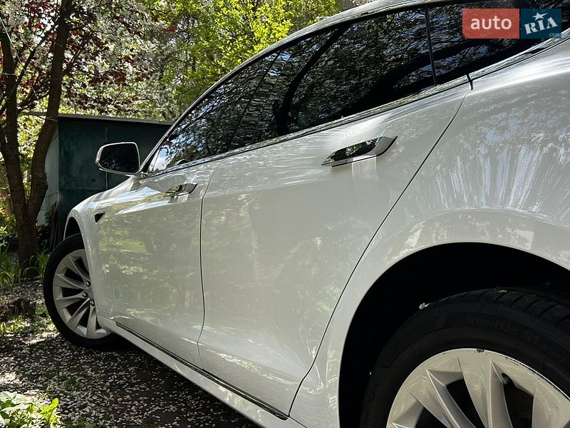 Лифтбек Tesla Model S 2018 в Львове