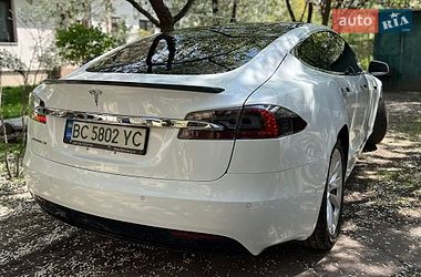 Лифтбек Tesla Model S 2018 в Львове
