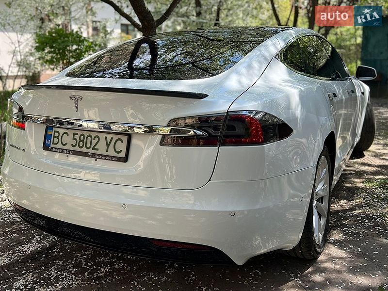 Лифтбек Tesla Model S 2018 в Львове