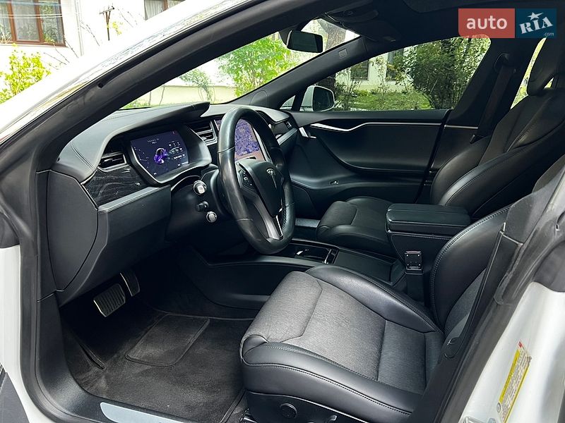 Лифтбек Tesla Model S 2018 в Львове
